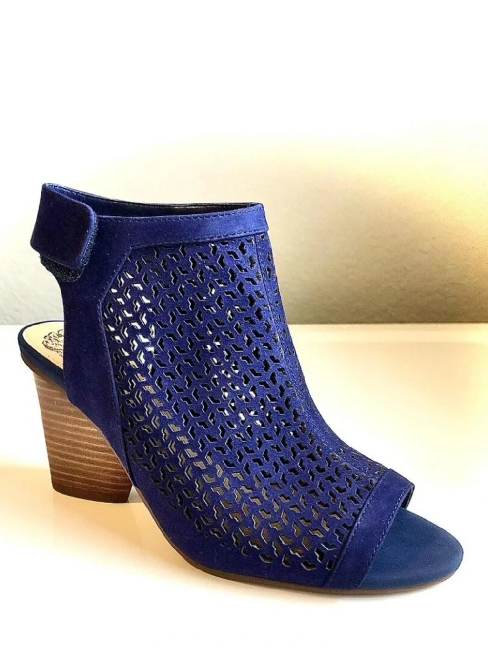 NWT VINCE CAMUTO Dastana Nubuck Booties Block Heel Peep Toe Moody Blue 6.5